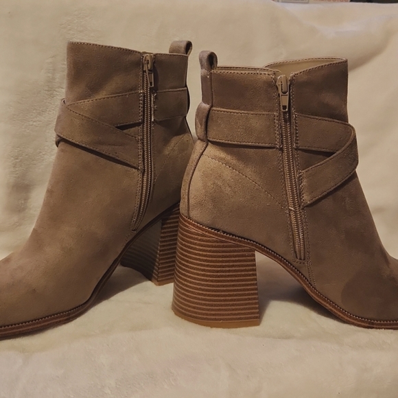 Nine West, Fall, Round Toe, Light Grey, Mid Calf Country Block Heel Women Boots - Picture 3 of 4